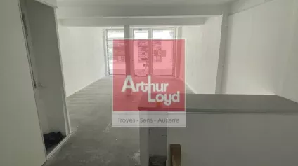 Sens local commercial / bureau vente - Offre immobilière - Arthur Loyd